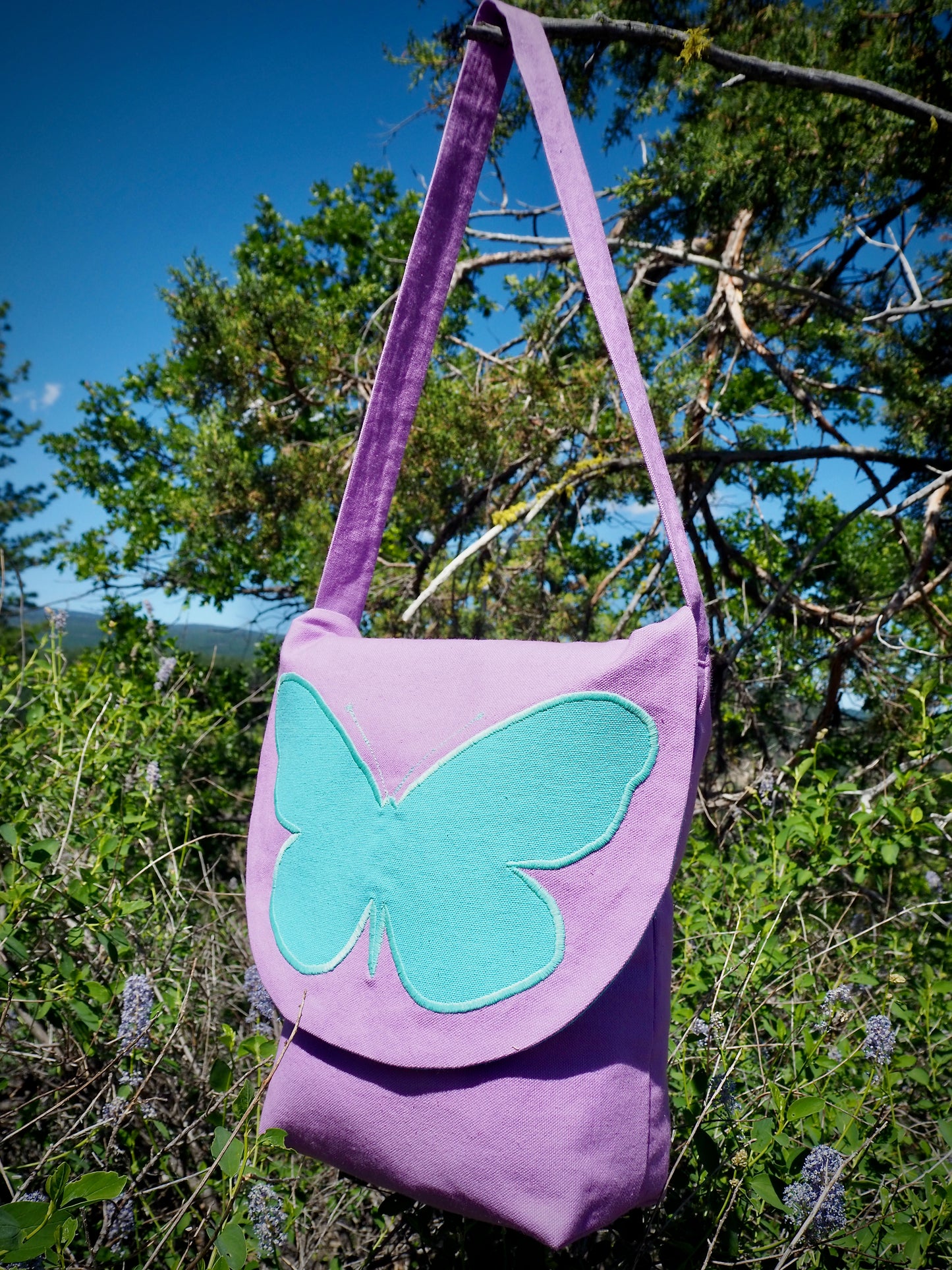 Shoulder Bag with Applique in Lilac