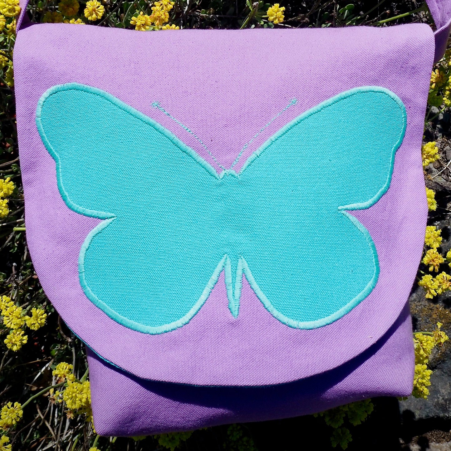 Shoulder Bag with Applique in Lilac